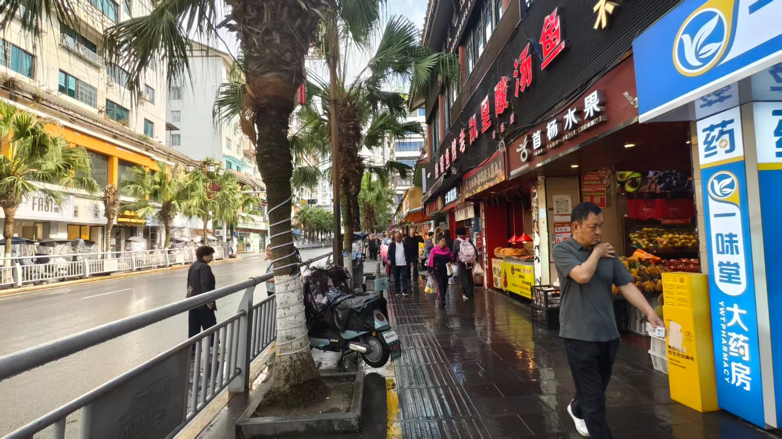 遵义老城会议会址旁边餐饮店整体转让（有包房）