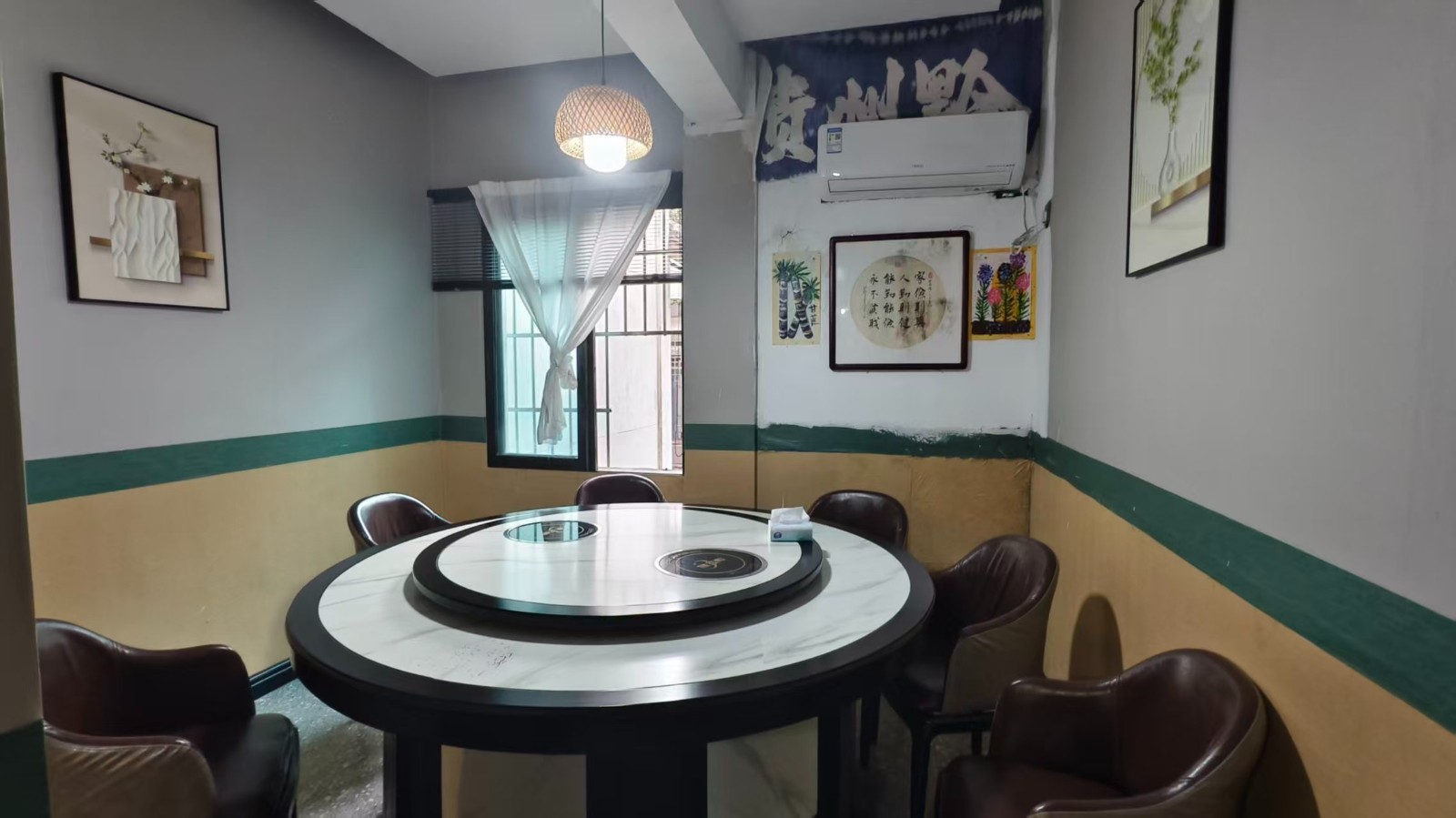 遵义老城会议会址旁边餐饮店整体转让（有包房）